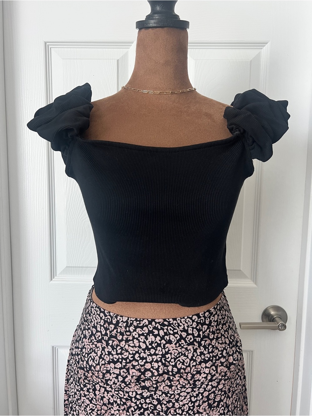 Women's Black Puff-Sleeve Ribbed Crop Top